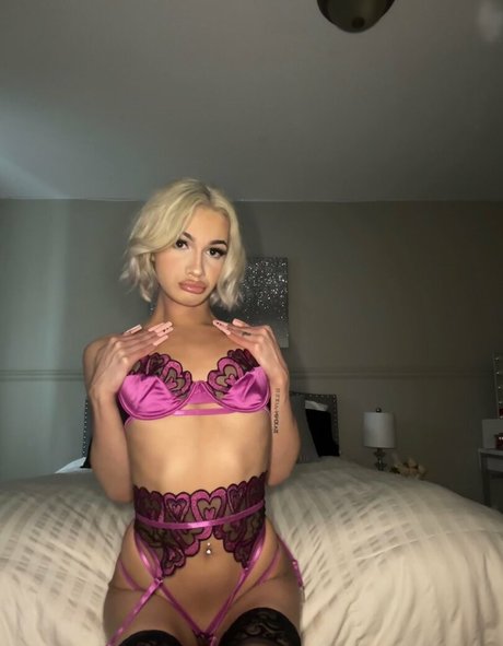 Izadolla nude pornstar pictures