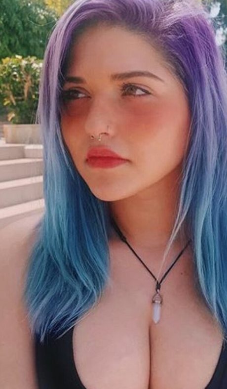 ravid azar naked star img