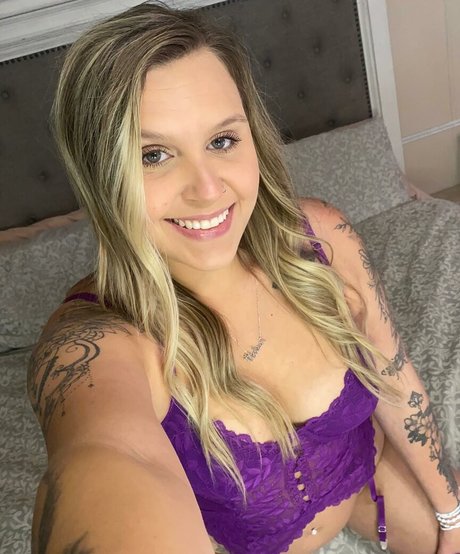 hotblondie95 star art img