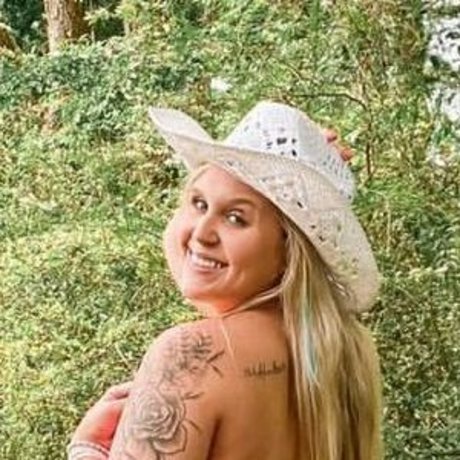 hotblondie95 art star pics