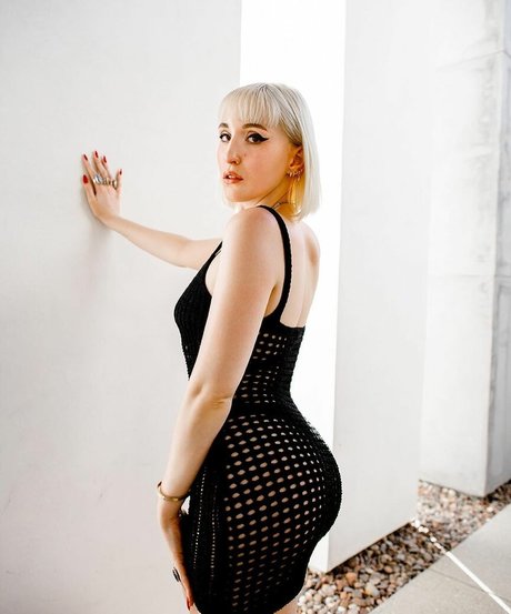 Harley Quinn Smith pretty pornstar pics