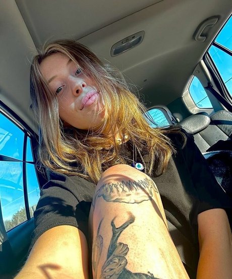 lolcaughtureye hd pornstar pic