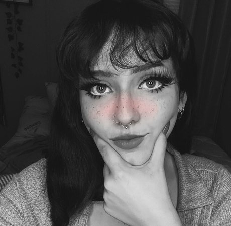 serendipitoussav naked star img