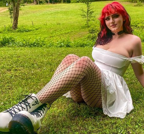 serendipitoussav erotic model img