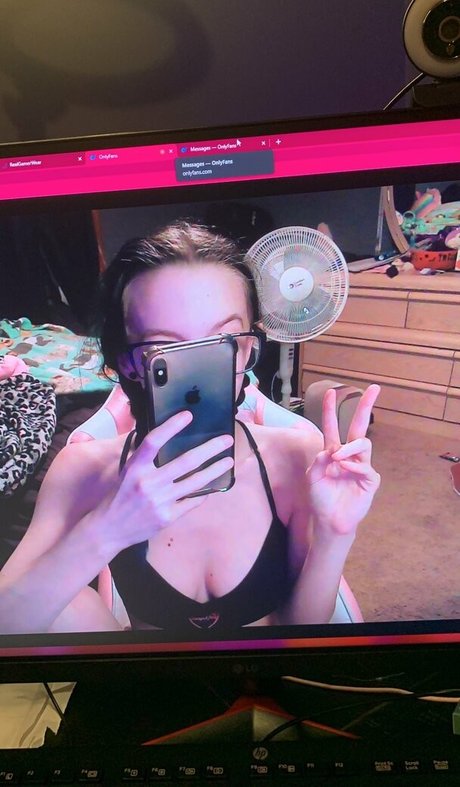 FrontDeskLady beautiful model photos