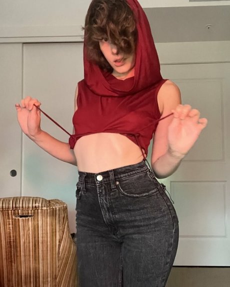 Comfy fans model beautiful photos