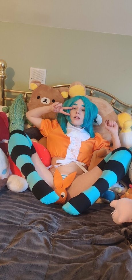 Comfy fans model art photos