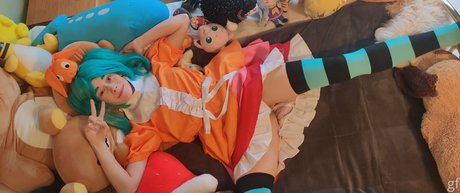 Comfy fans sexy actress photo