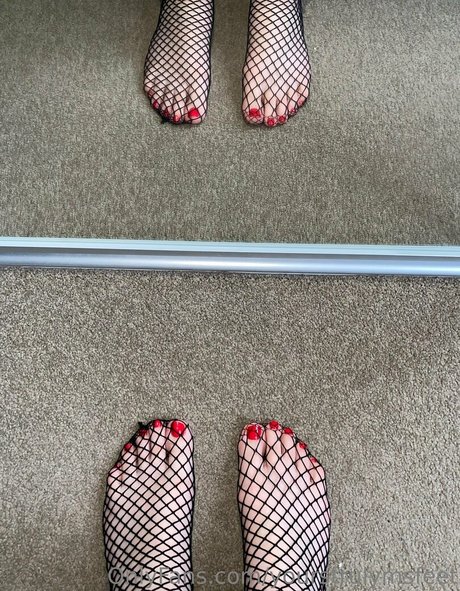 yourstrulymsfeet star nude gallery