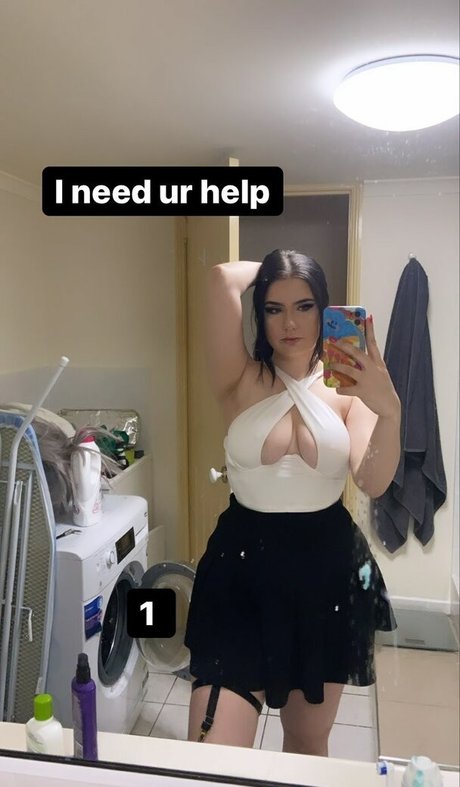 sleppyy erotic model picture