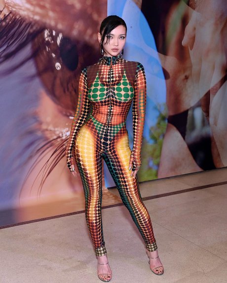 Aya Shalkar art star gallery