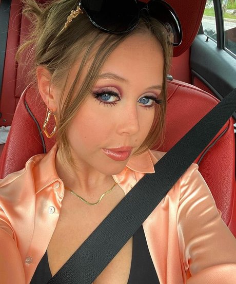 Emily Kyte sexy model pictures