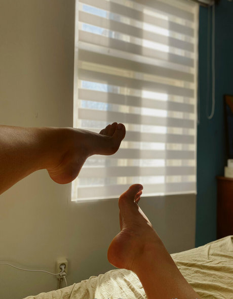 feetloretta model nudes photo