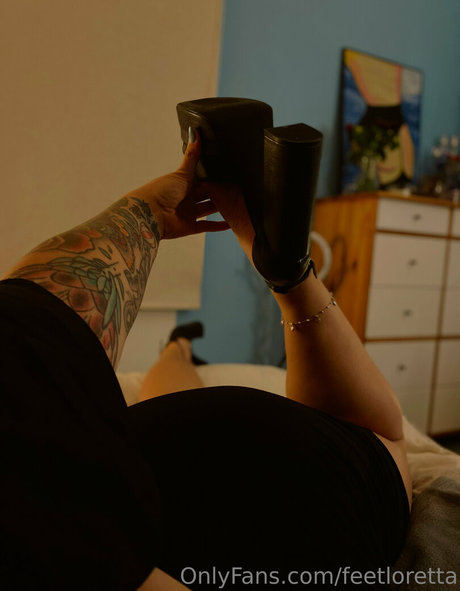 feetloretta hot actress img