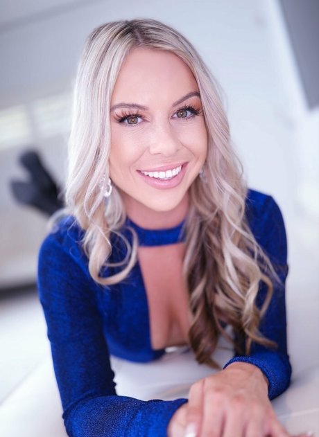 Summer Vixen beautiful actress picture