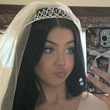 imhollyday star adult photo