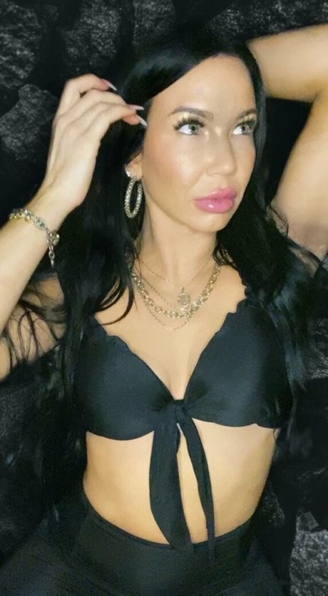 queenofthedollhouse exclusive actress images