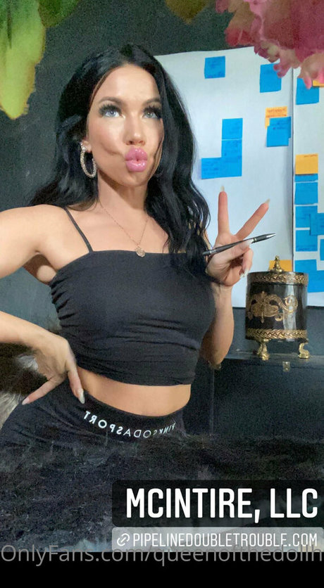 queenofthedollhouse pornstar erotic img