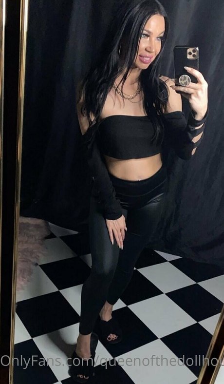 queenofthedollhouse hd model picture