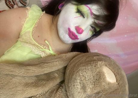 moaningbrat free star pic