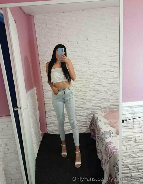 yourbabbyy model pretty img