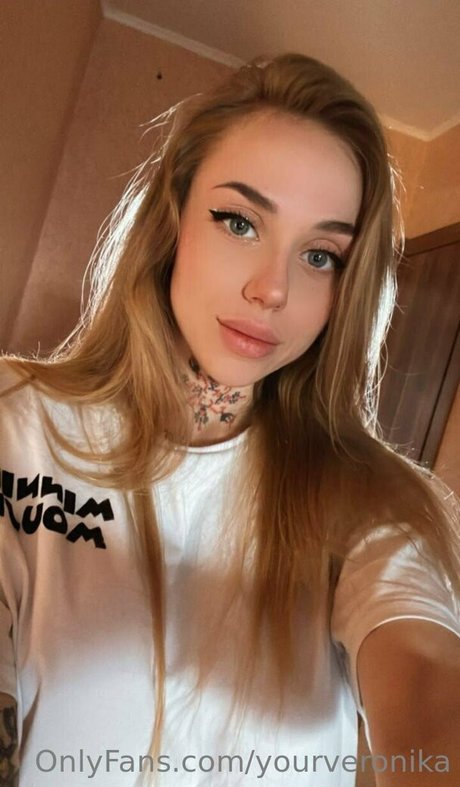 yourveronika pornstar naked photo