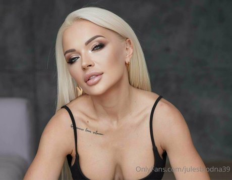 Julesblodna39 pornographic actress img
