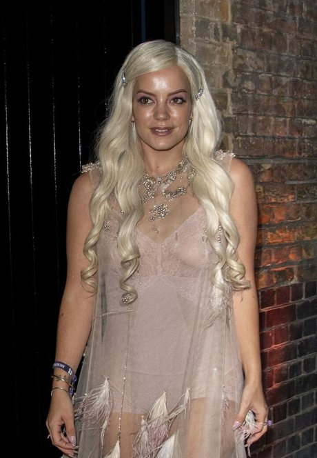 Lily Allen sexy pornstar gallery