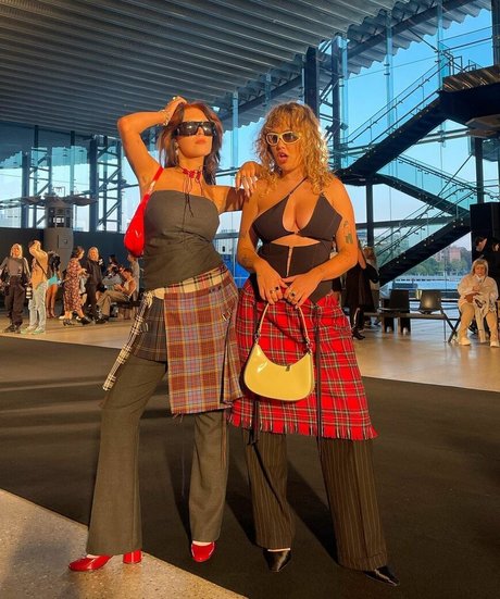 Zigs Mom naked actress pics