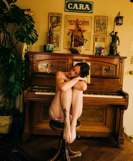 katya mozhina naked model pictures