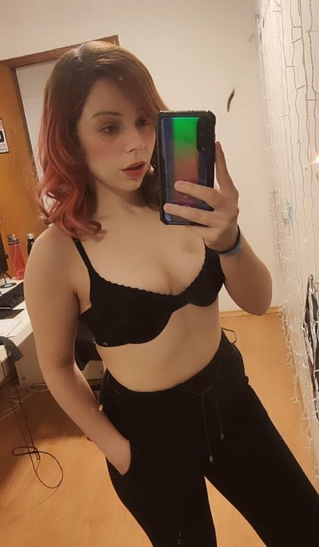 Ammyzitta high quality actress pics