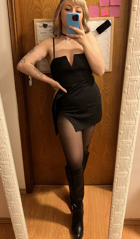 Ammyzitta model naked images