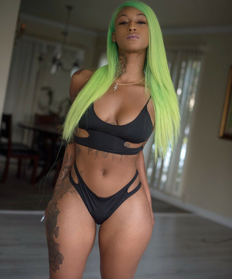 Mizz Twerksum nudes model pics