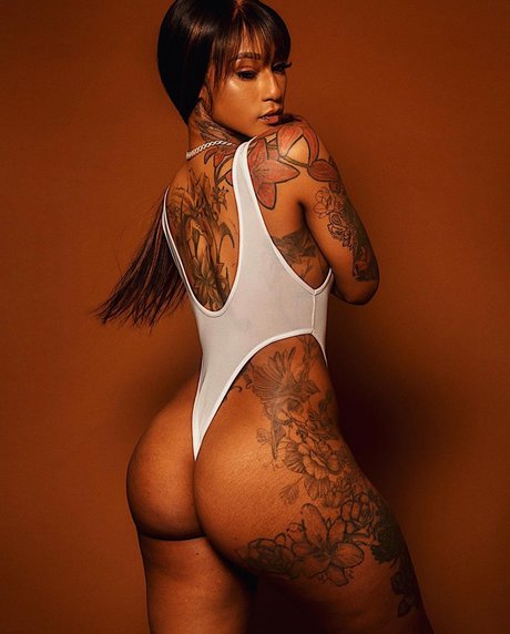 Mizz Twerksum pornstar beautiful galleries