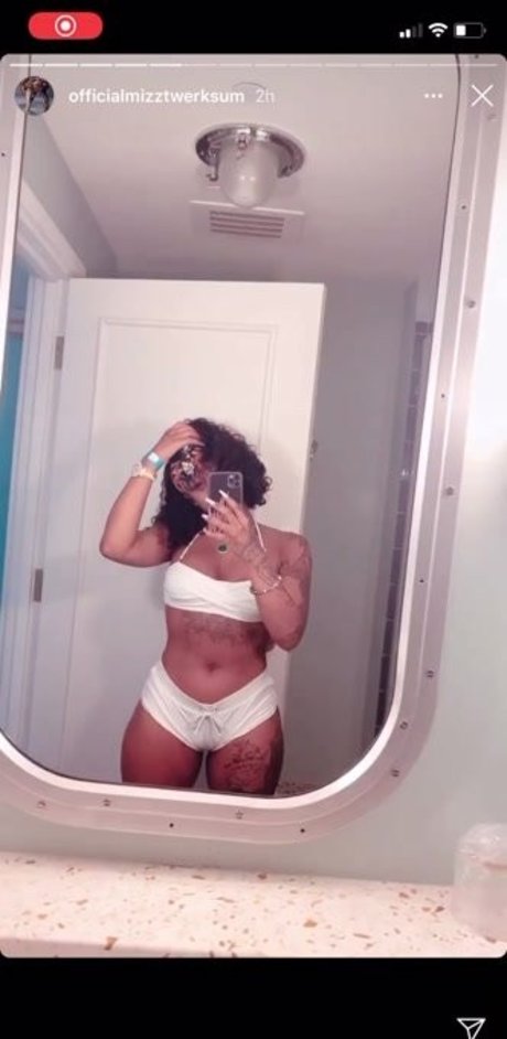 Mizz Twerksum sex pornstar pic