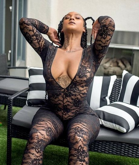 Mizz Twerksum high quality model pictures