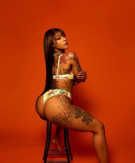 Mizz Twerksum model beautiful pics