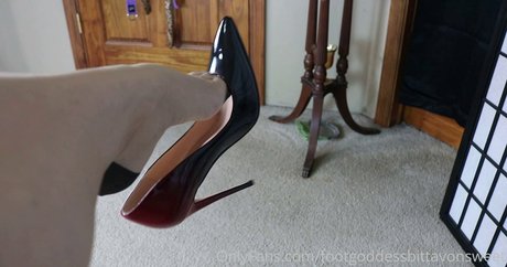 footgoddessbittavonsweet star beautiful image