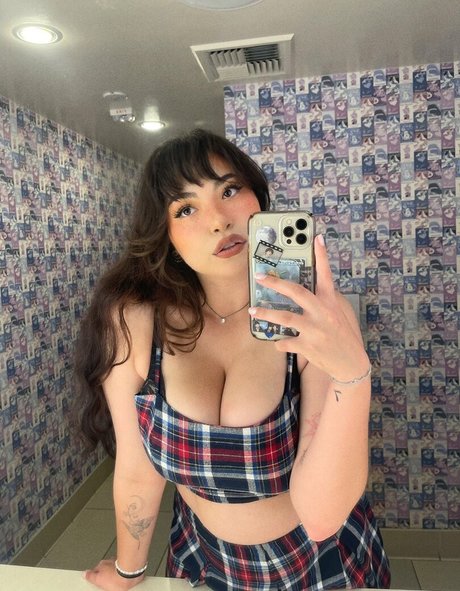 Jazziiraw hot model img