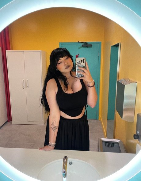 Jazziiraw beautiful model img