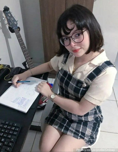 Sarah Carvalho star hot photo