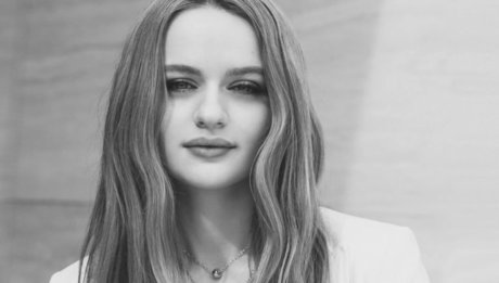 Joey King erotic model img