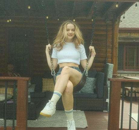 Joey King model pretty images