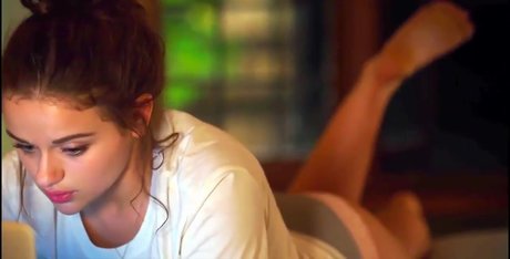 Joey King model naked pic