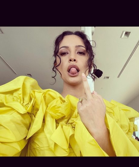 Christian Serratos star pornographic pictures