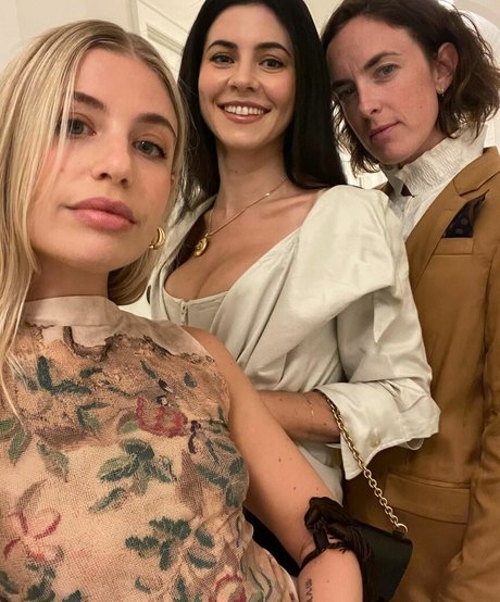 Marina Diamandis sexy star image