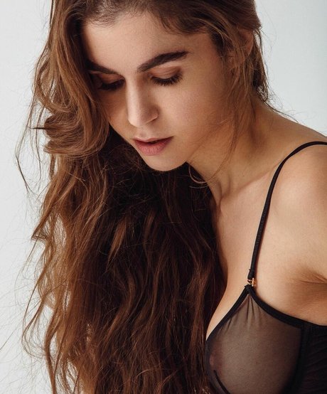 Effy Jones adult actress pics