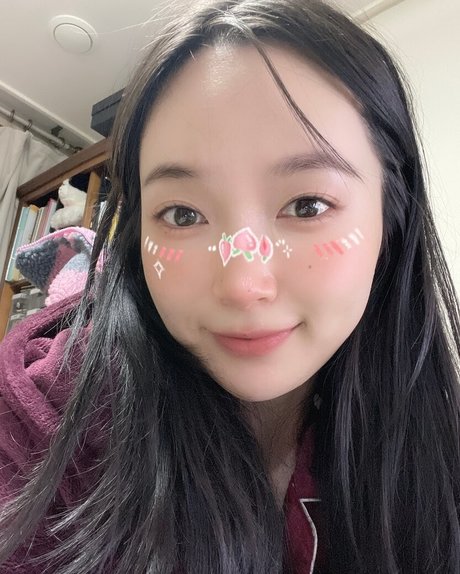 Eunzel ASMR nudes actress picture