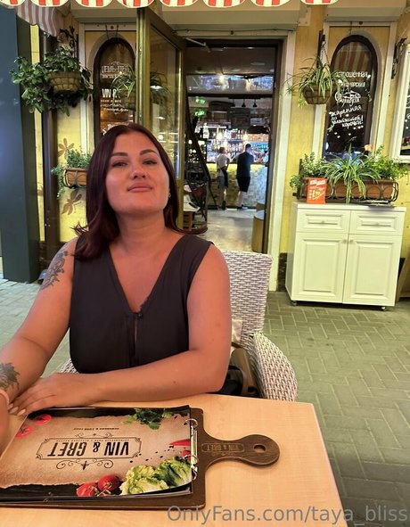 taya bliss sexy model picture