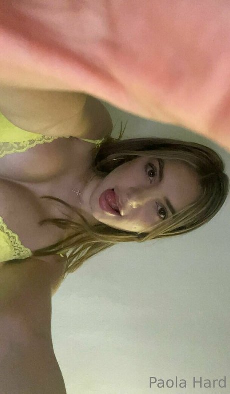 Paolahard pornstar exclusive image
